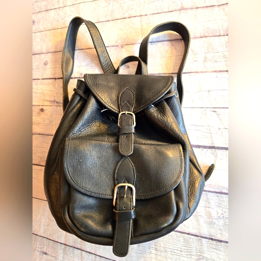 VINTAGE LEATHER BLACK PEBBLE GRAIN BACKPACK 🎒 SIZE 15"X14"